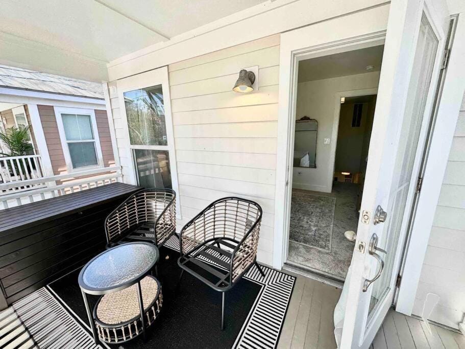 Stylish Cozy Family Cottage with Golf Cart - 1 mile to Dwntn Ocean Springs and beach House in Ocean Springs