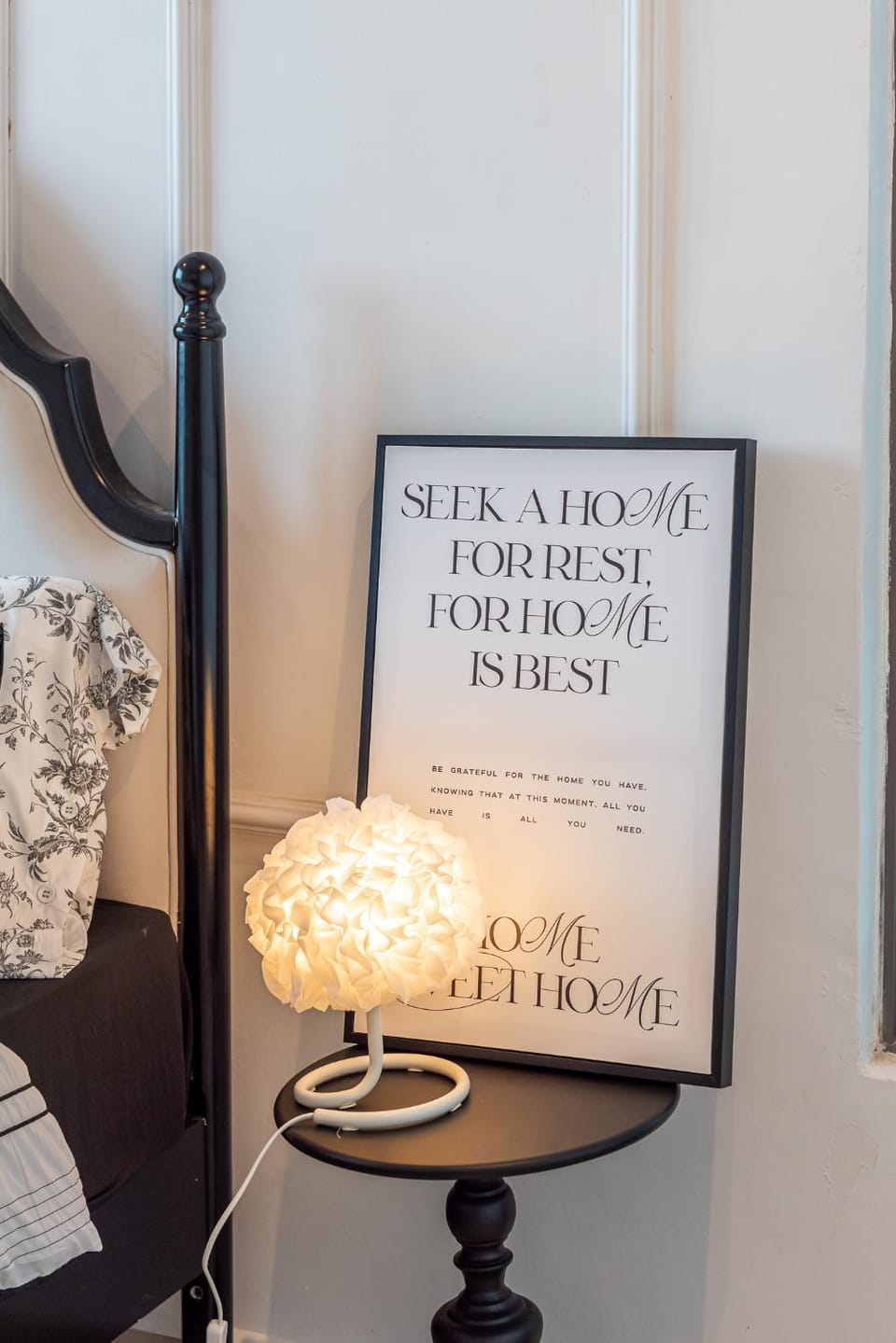 Living room, Text overlay