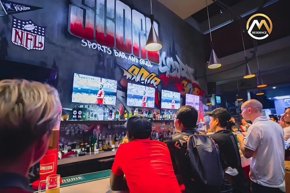 Nightclub / DJ, TV and multimedia, Lounge or bar, Food and drinks, Evening entertainment, Drinks, group of guests