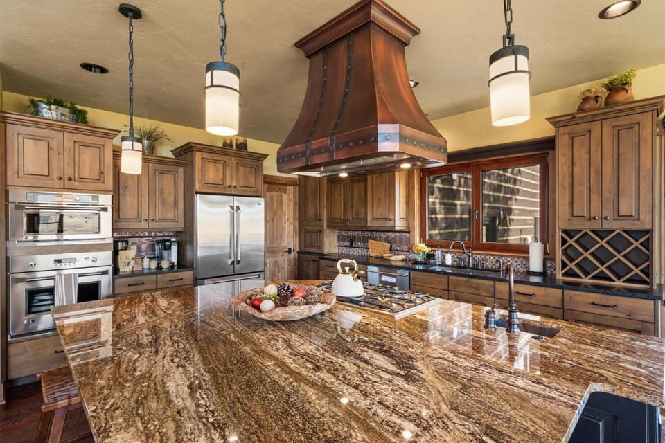 Cowboy Lake Lodge House in Emigrant