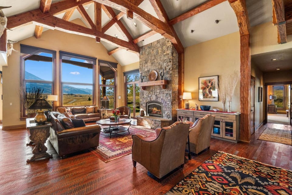 Cowboy Lake Lodge House in Emigrant