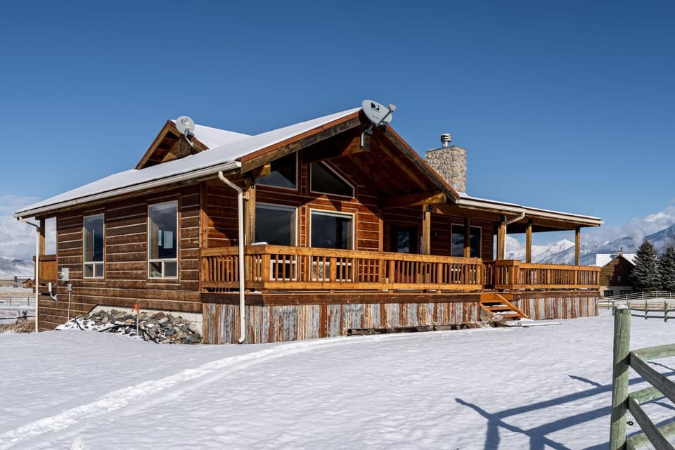 Horseshoe Ranch House in Pray