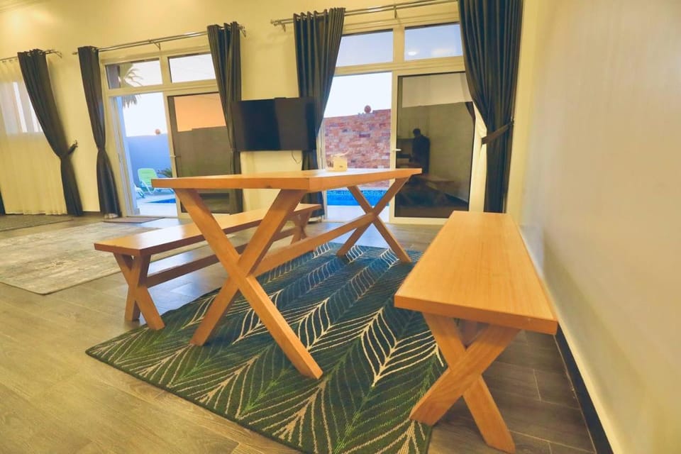 Living room, Dining area, Evening entertainment