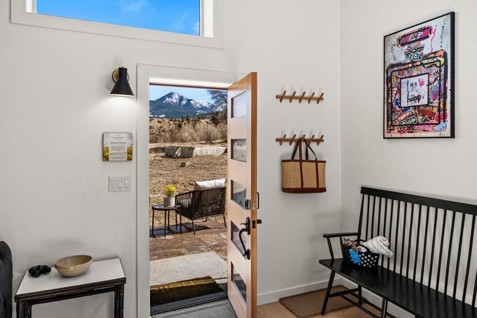 River Island Retreat House in Livingston