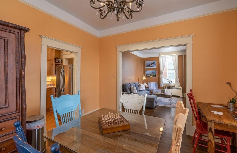 The Downtown Lovely Apartment in Livingston