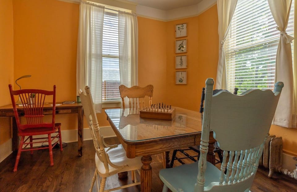 The Downtown Lovely Apartment in Livingston