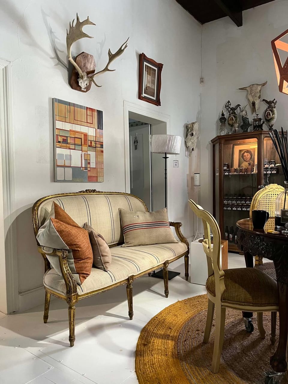 Living room, Seating area