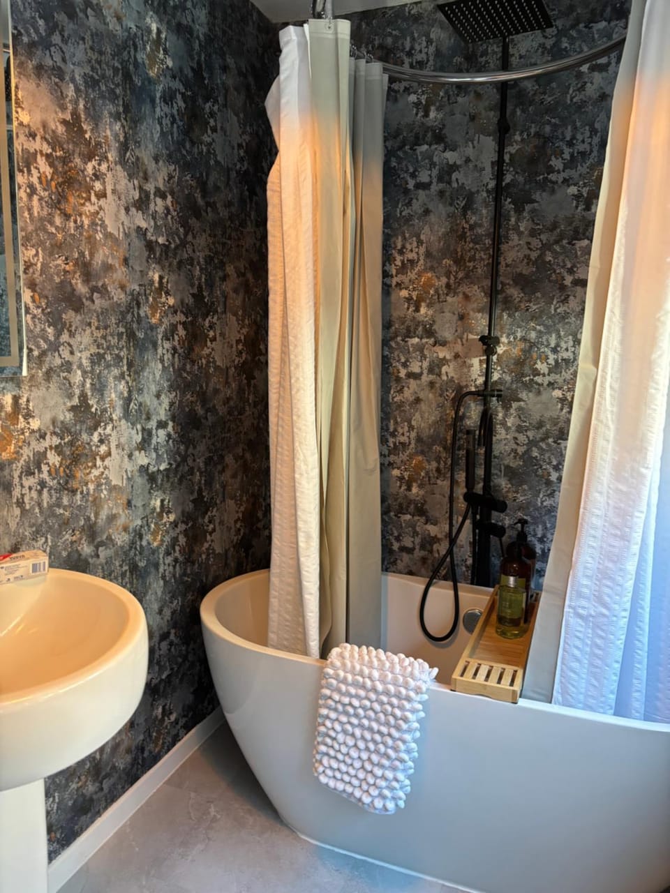 Shower, Bathroom, Bath, towels