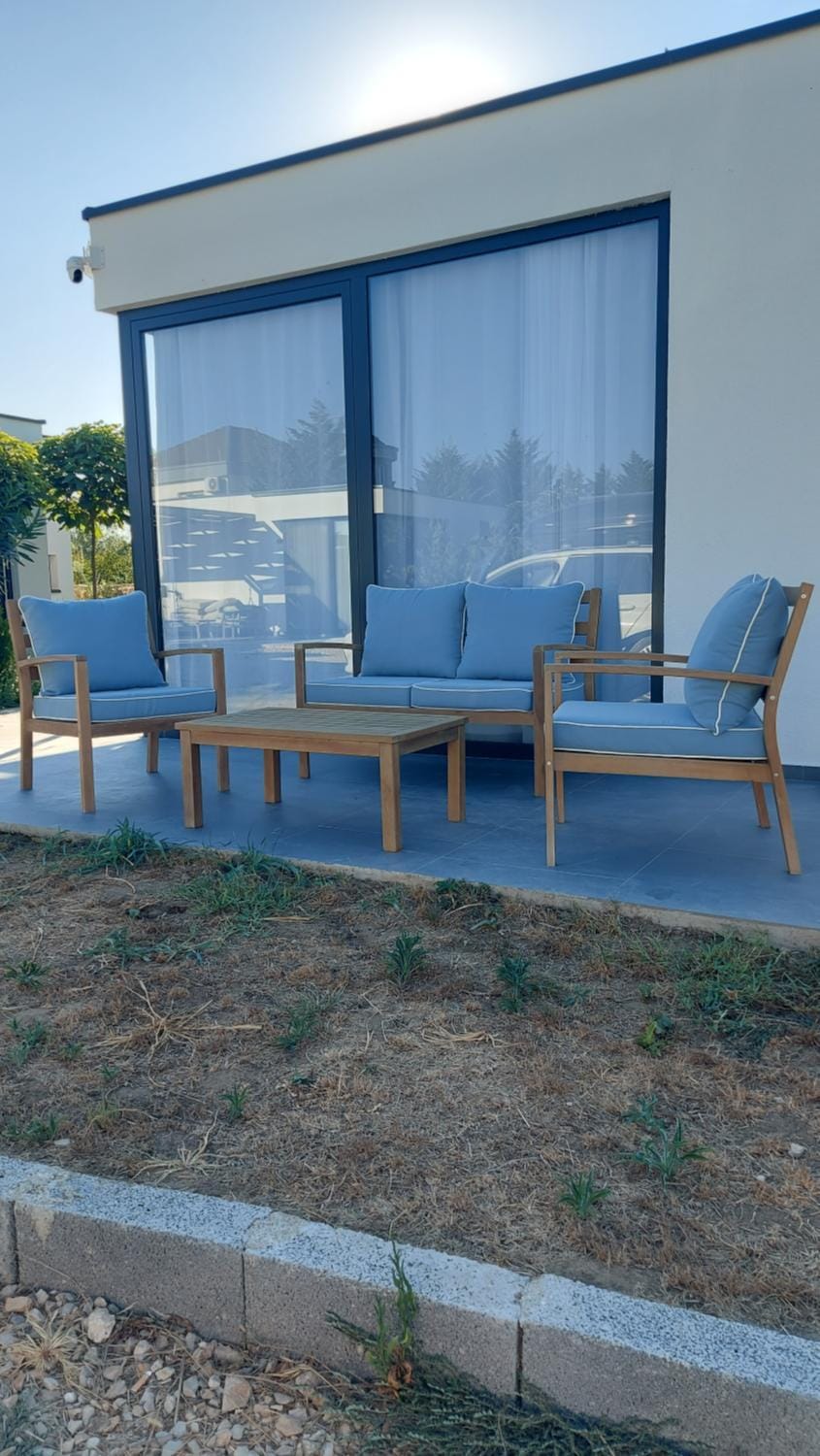 Property building, Balcony/Terrace, Seating area