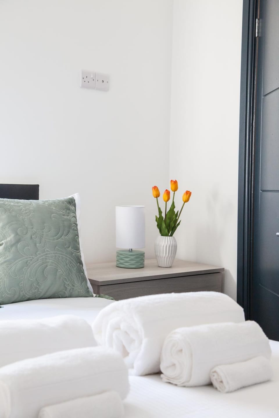 Bed, Photo of the whole room, Bedroom, towels