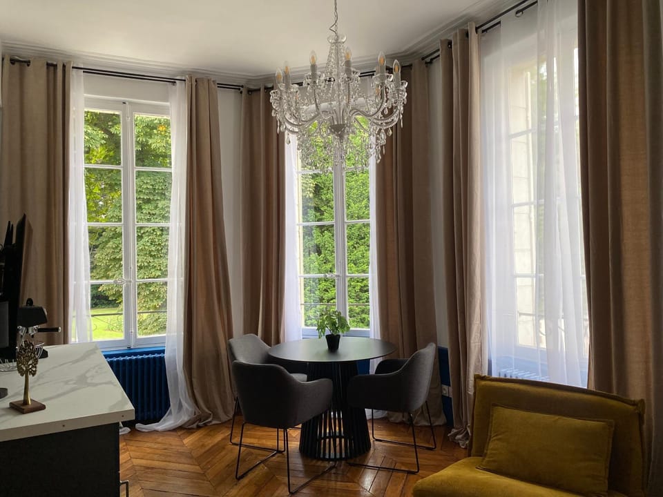 Living room, Seating area, Dining area