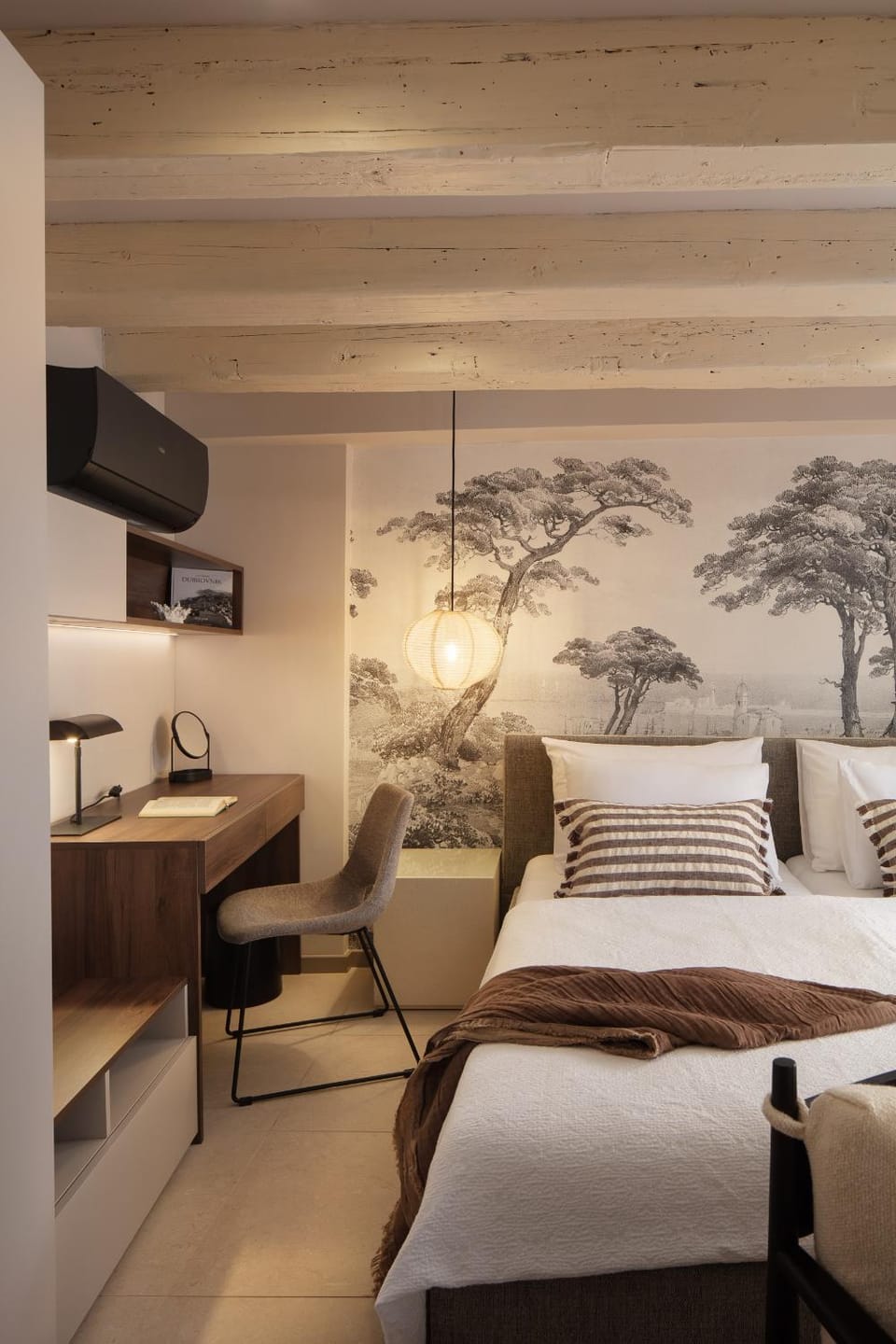 Bed, Photo of the whole room, Seating area