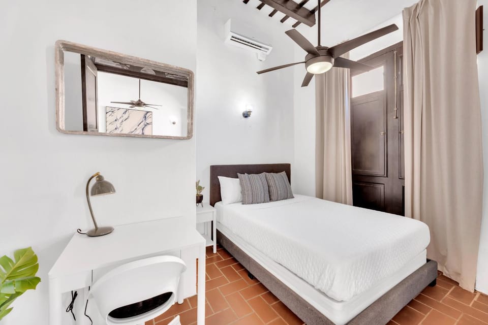 Colonial Apt with Balcony in OSJ Next to San Sebastian APT 3 Apartment in San Juan
