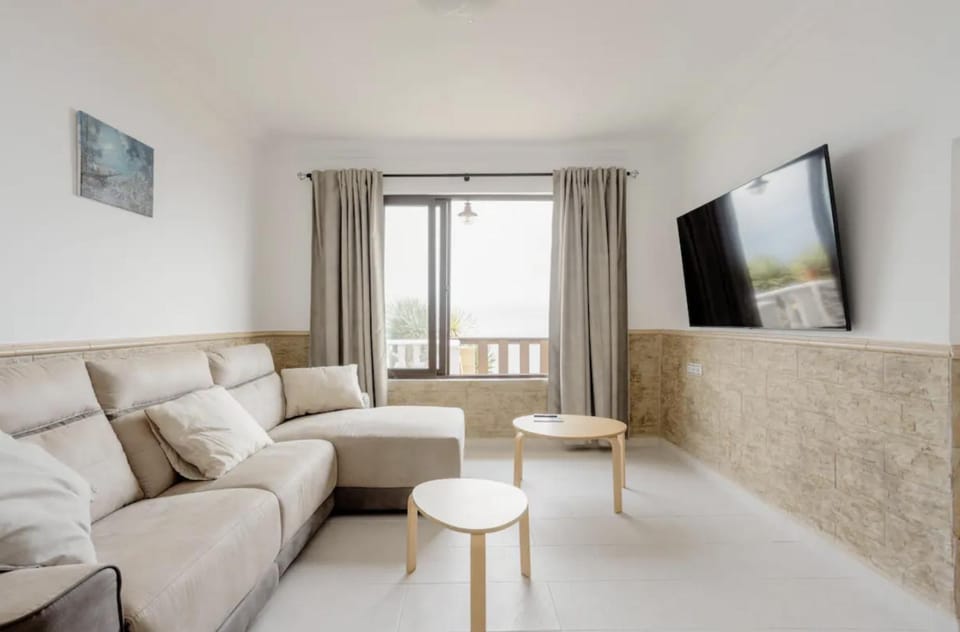 Communal lounge/ TV room, TV and multimedia, Living room, Seating area, Evening entertainment