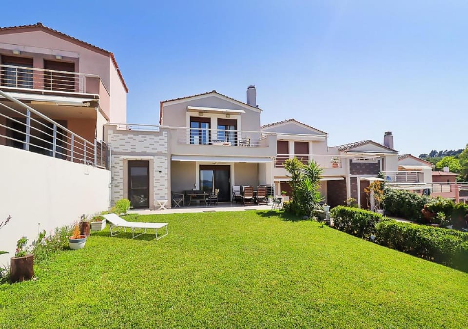 Property building, Spring, Day, Garden, Garden view