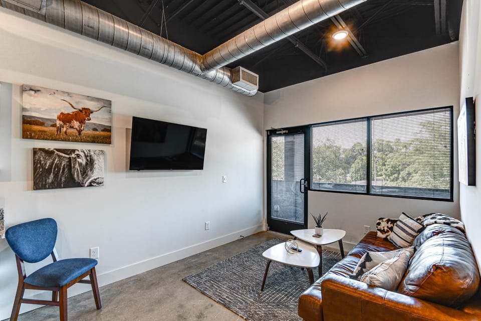 Modern Nashville Condo: 5 Mi to Downtown! House in Nashville