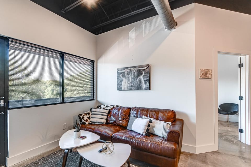Modern Nashville Condo: 5 Mi to Downtown! House in Nashville