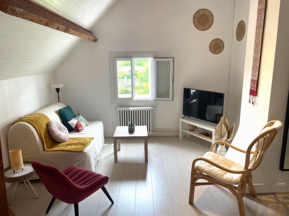 Communal lounge/ TV room, TV and multimedia, Living room, Seating area, internet