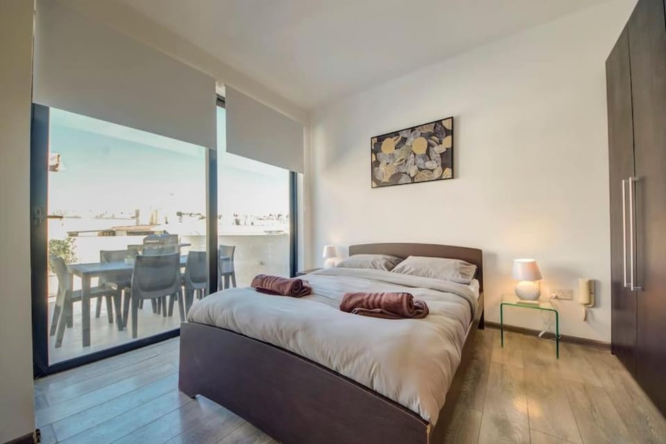 Modern Penthouse Near Gzira Seafront Apartment in Malta
