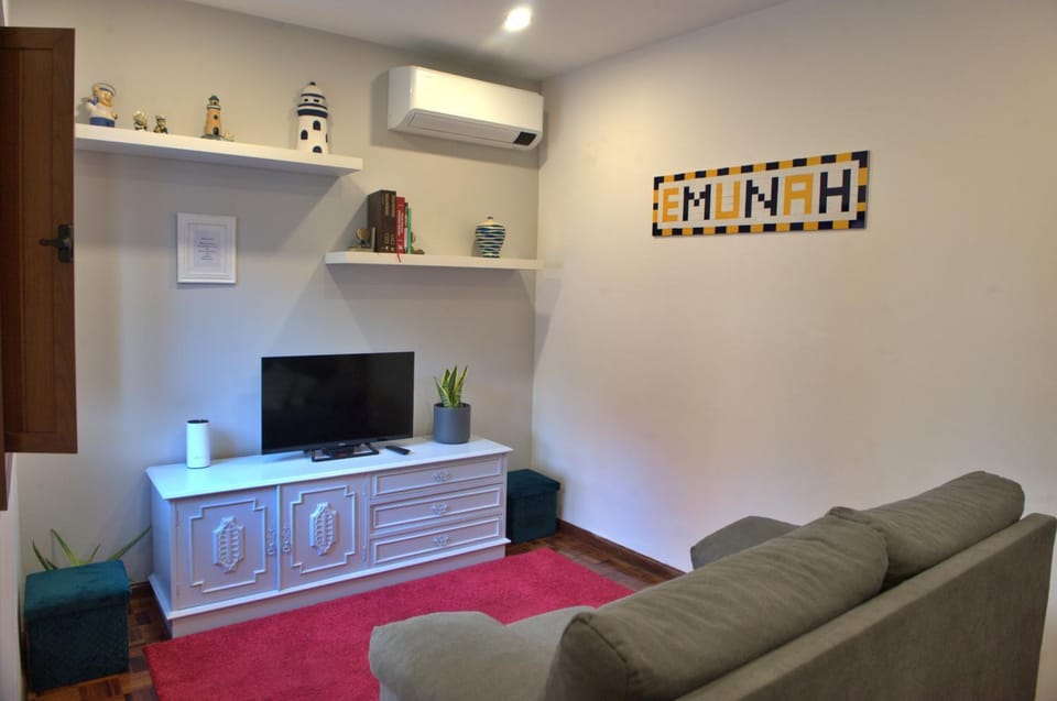 Communal lounge/ TV room, TV and multimedia, Living room, air conditioner