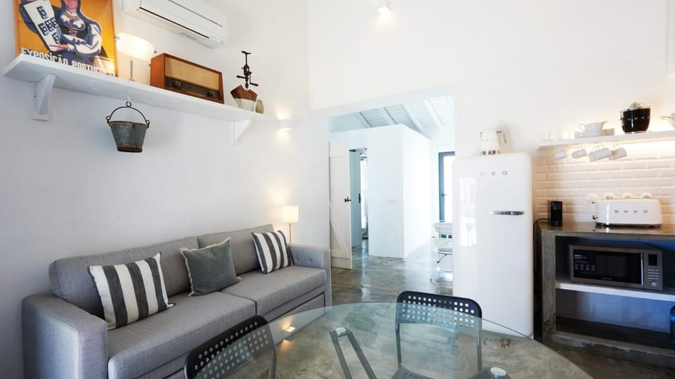 Kitchen or kitchenette, Living room, Dining area