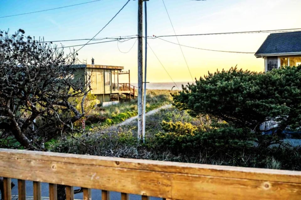 Ocean Oasis House in Nedonna Beach