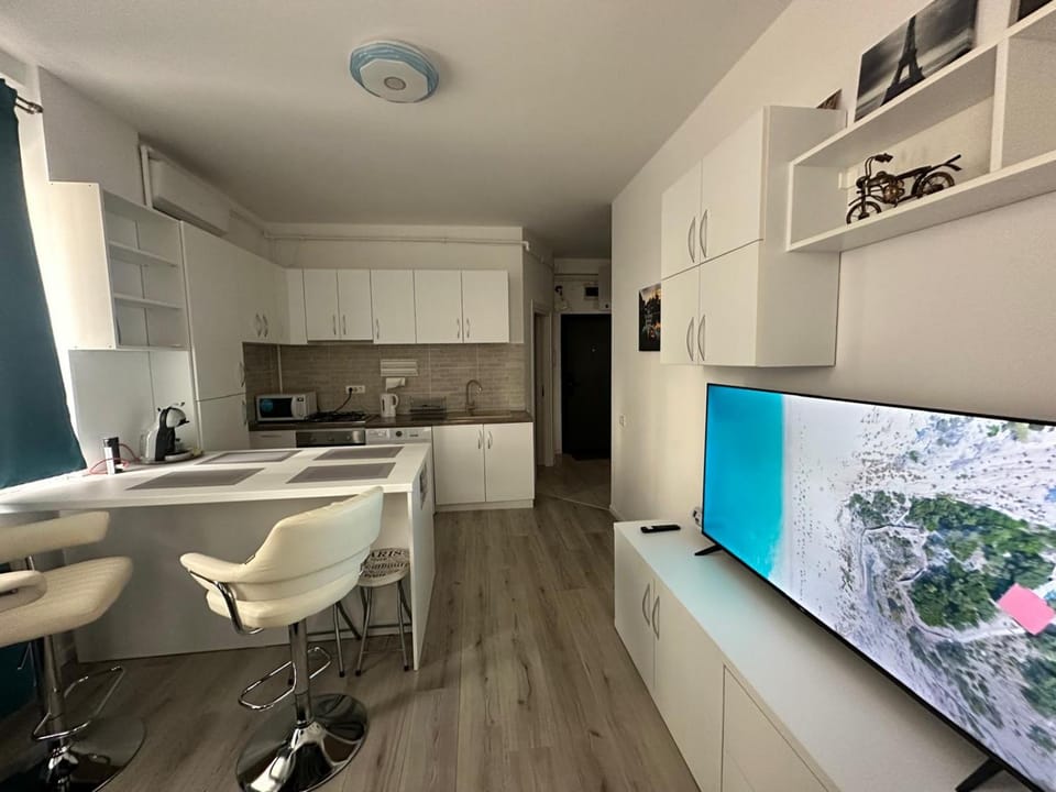 Kitchen or kitchenette, Dining area, minibar