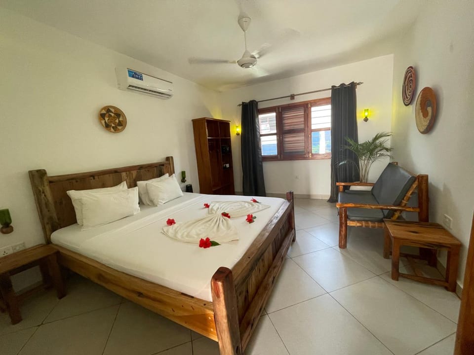 Photo of the whole room, air conditioner