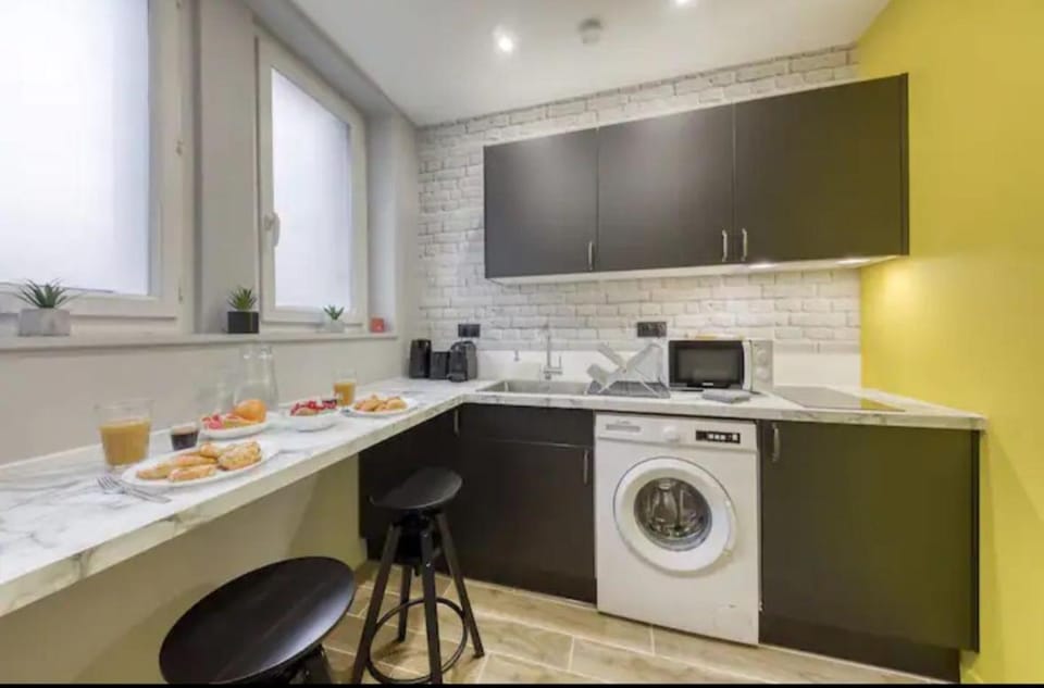 Dining area, Food, dishwasher