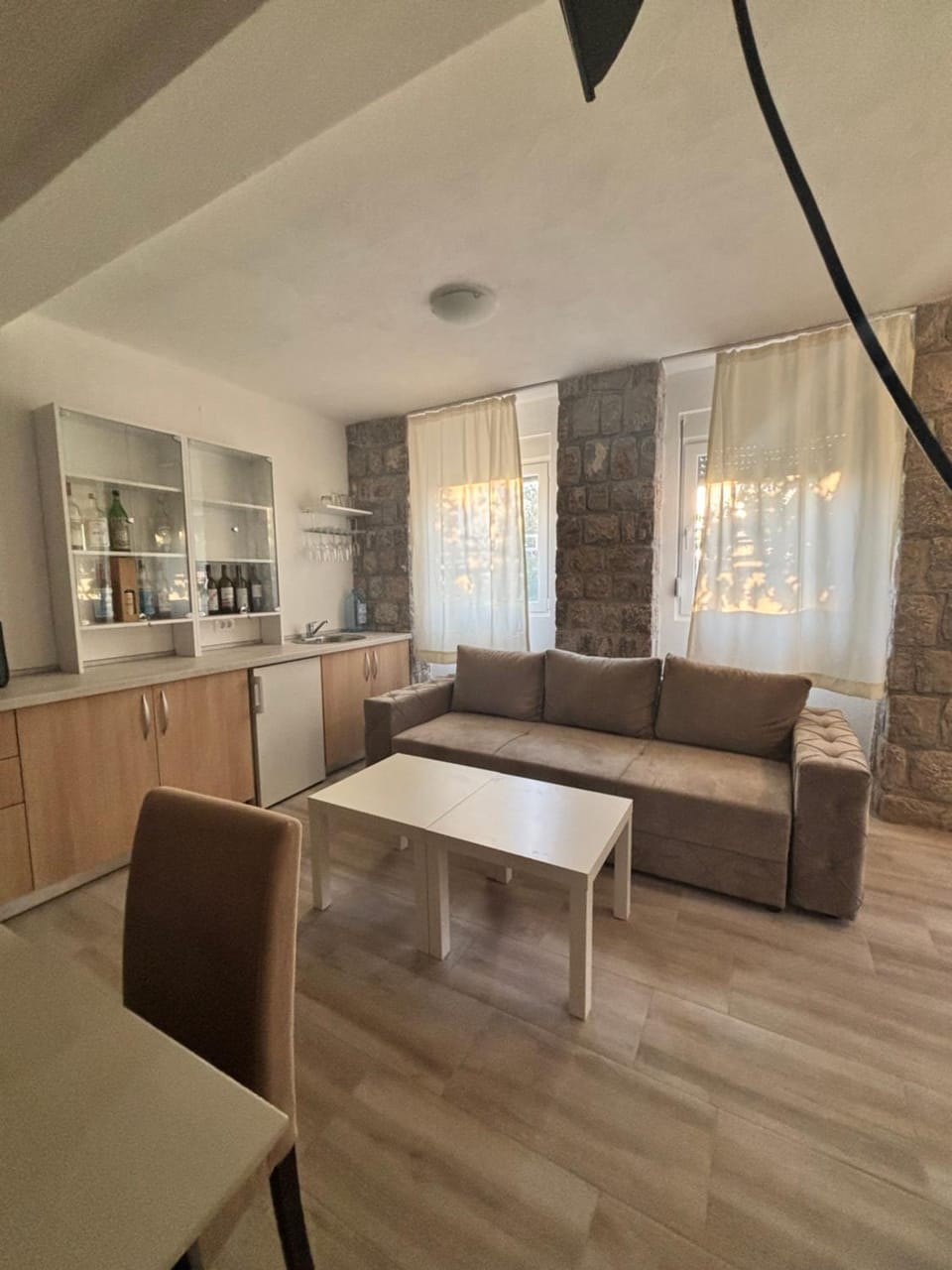Kitchen or kitchenette, Living room, Seating area, Dining area