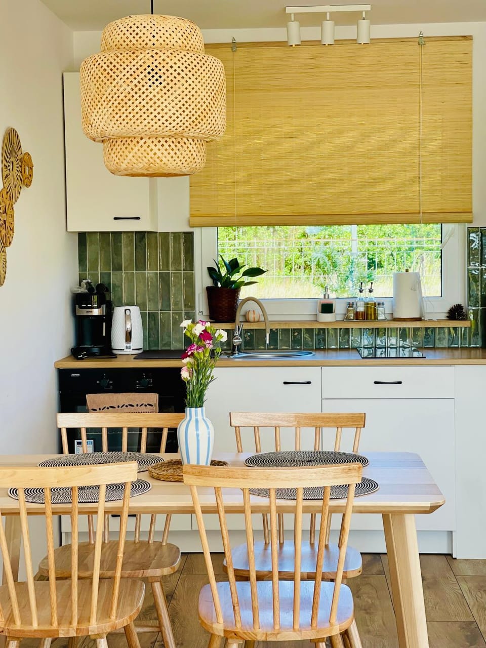 Kitchen or kitchenette, Dining area, pet friendly