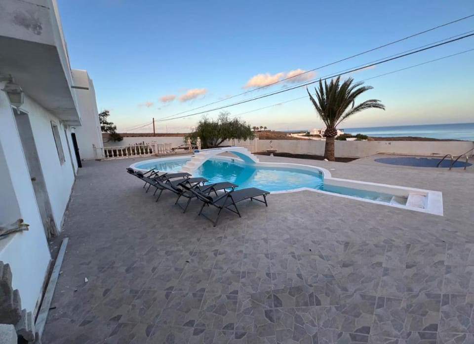 Day, Swimming pool, sunbed