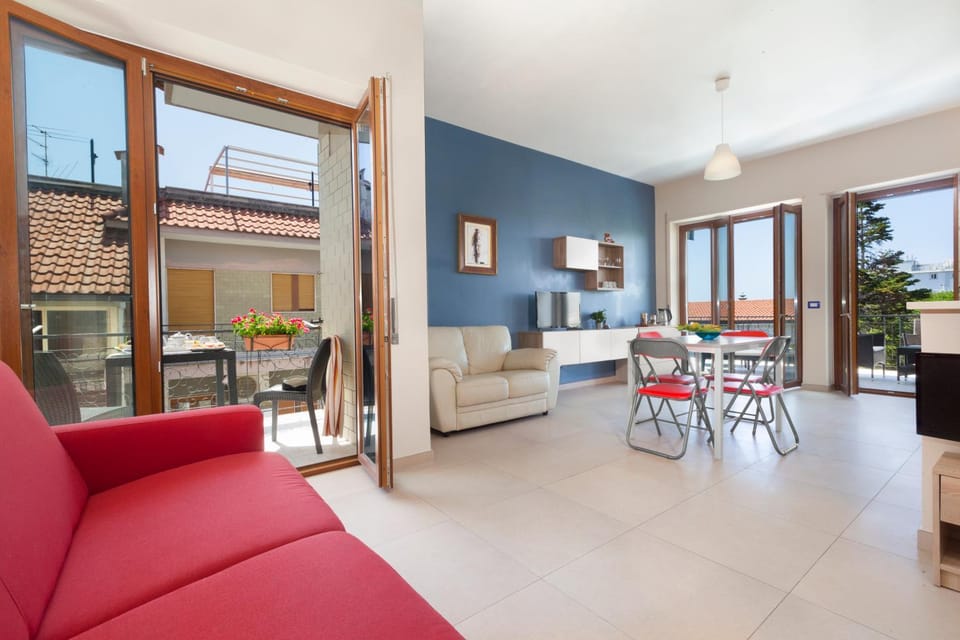 MyHome - Sorrento By The Sea-Beach Apartment in Sant Agnello