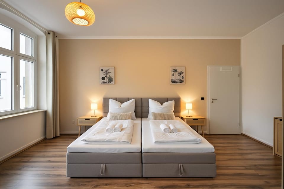 Bed, Photo of the whole room, Bedroom, towels
