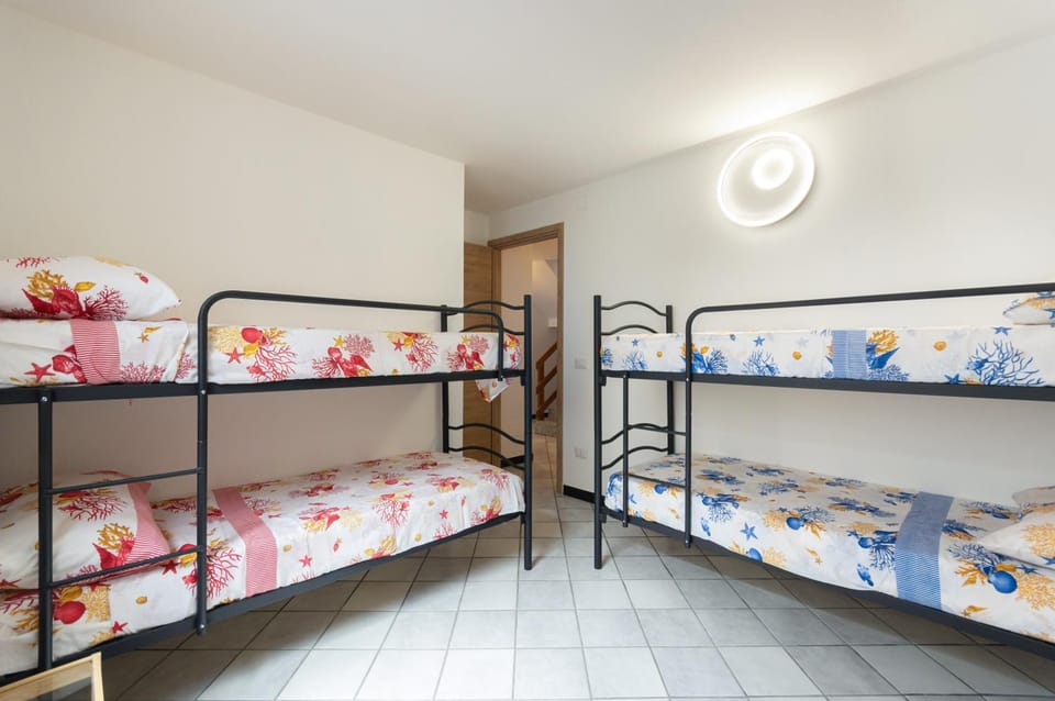 Bedroom, bunk bed