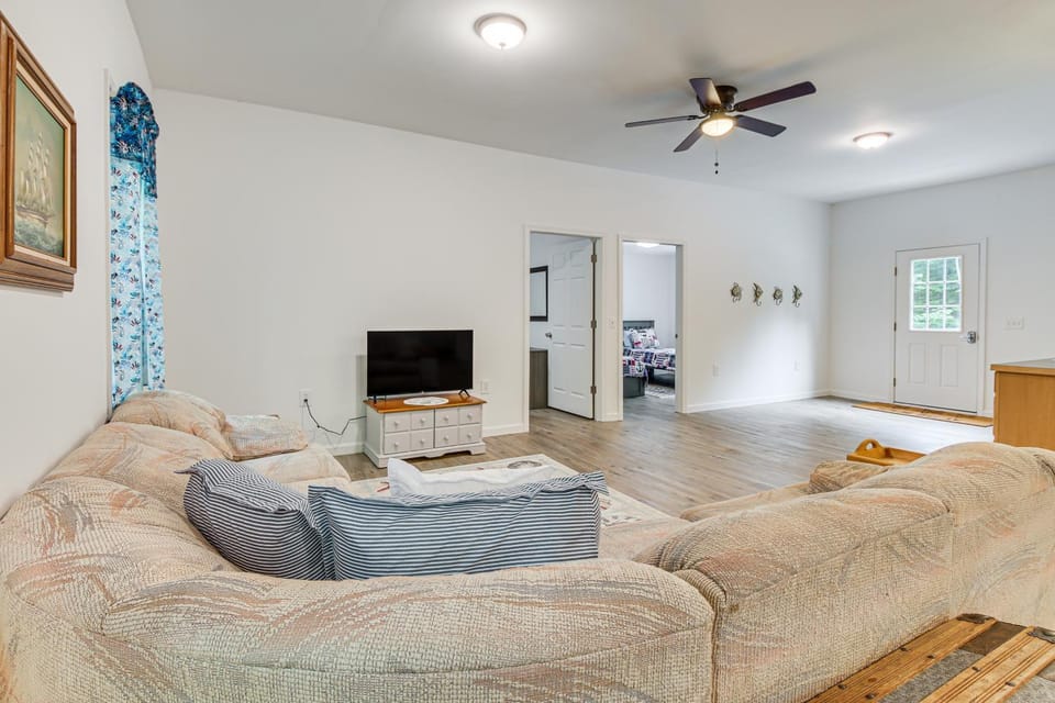 Secluded Orland Cottage w/ Grill, Near State Parks House in Orland