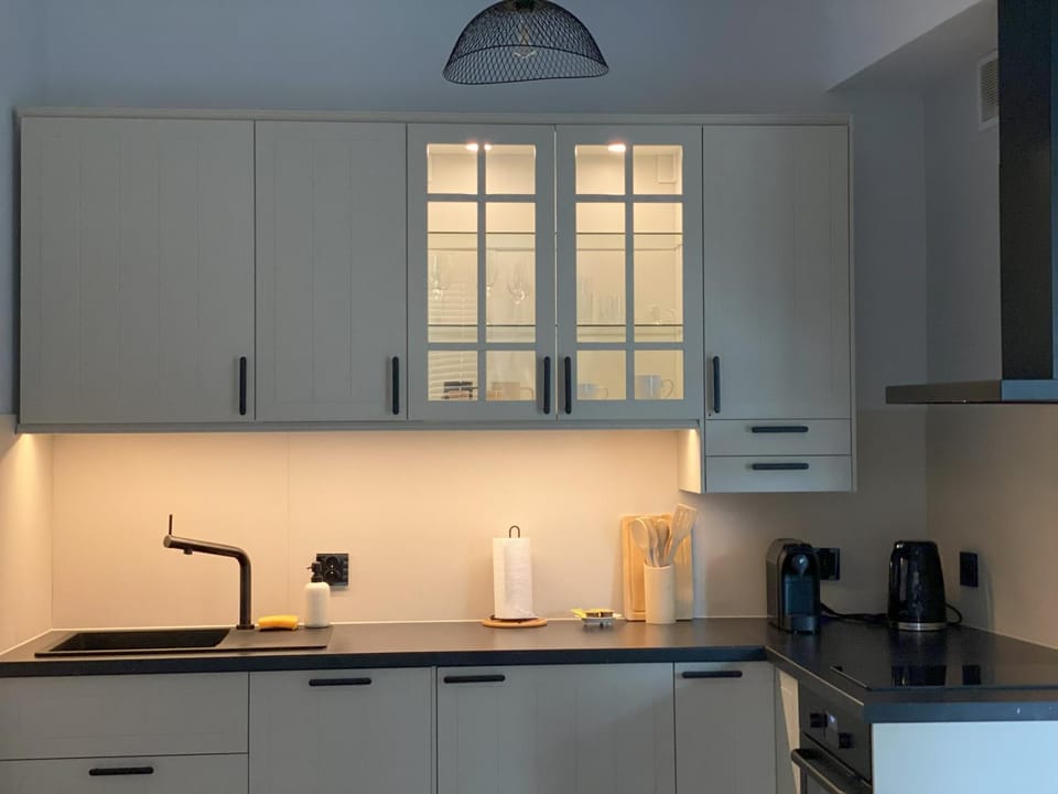 Coffee/tea facilities, Kitchen or kitchenette, dishwasher, stove