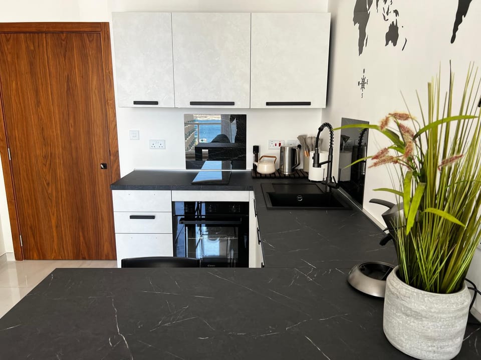 Coffee/tea facilities, dishwasher, stove, kitchen