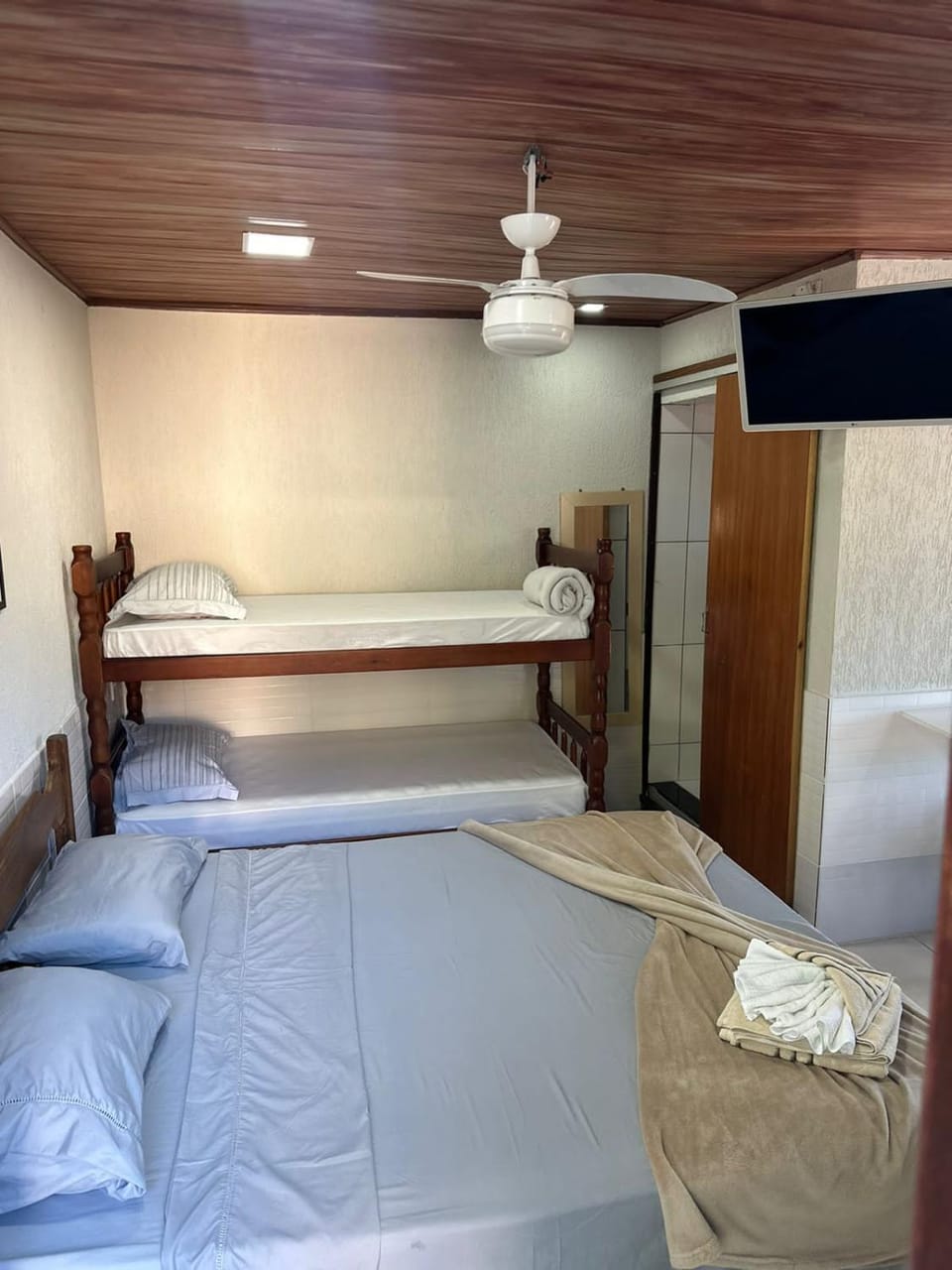 TV and multimedia, Photo of the whole room, Bedroom