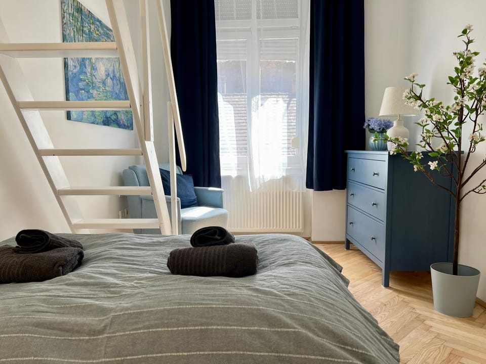 Bed, Photo of the whole room, Bedroom, towels, wardrobe