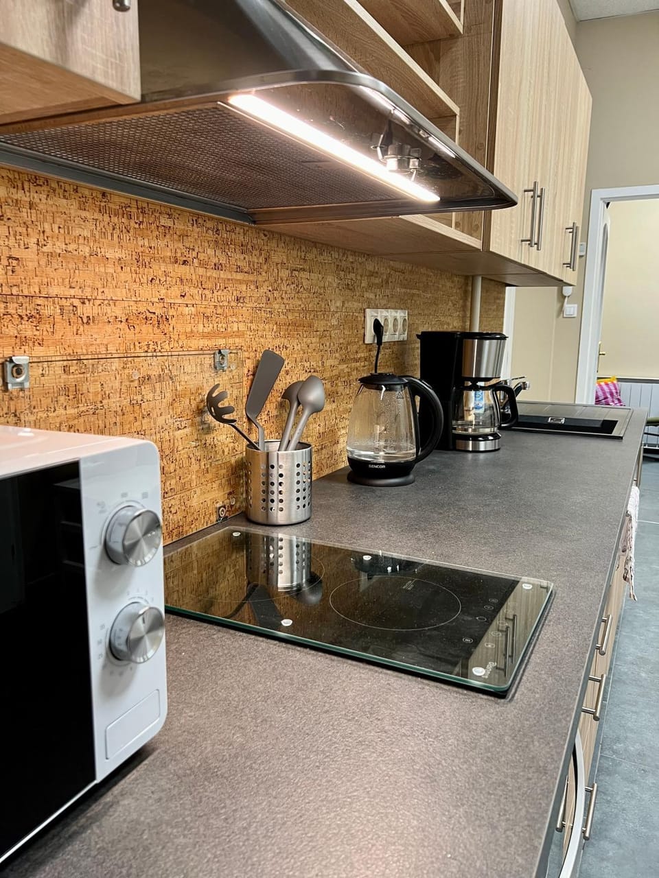 Coffee/tea facilities, dishwasher, stove