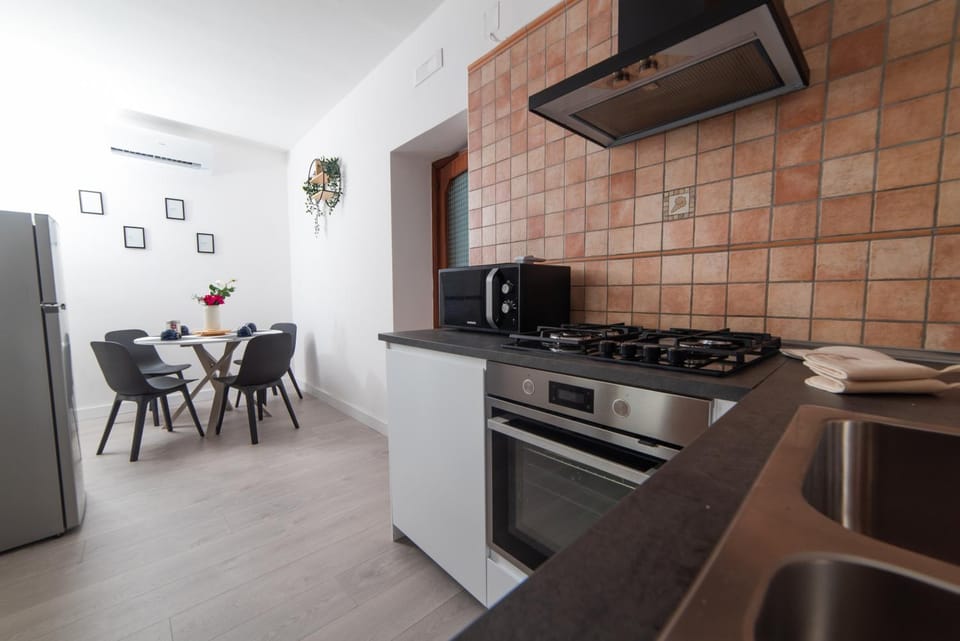 Dining area, oven, stove