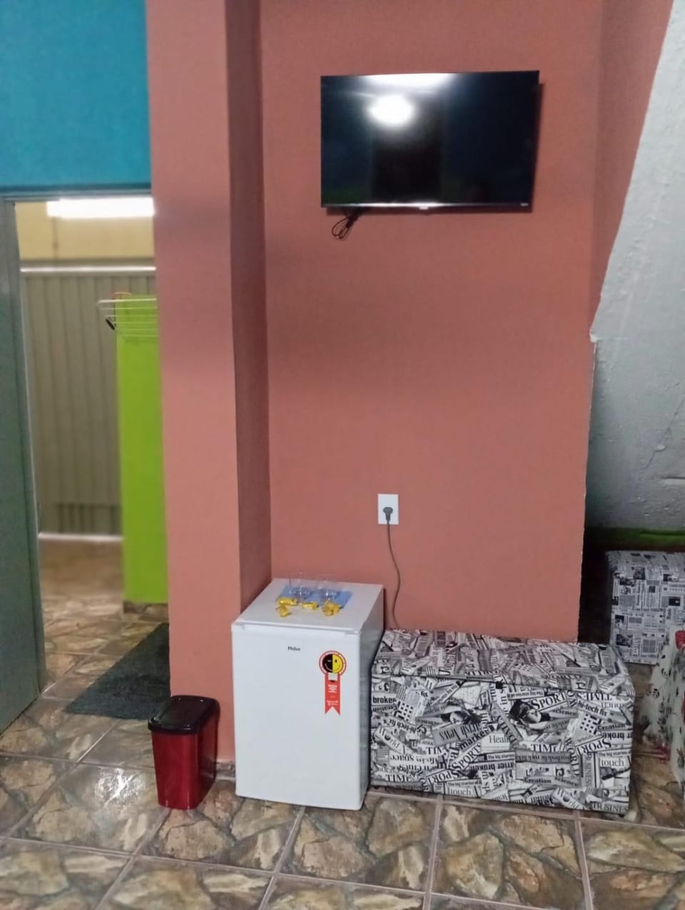 Quarto, garagem, portão automático, banheiro, wi-fi, tv, frigobar e ventilador de teto Bed and Breakfast in State of São Paulo
