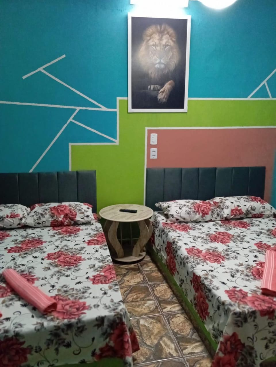 Quarto, garagem, portão automático, banheiro, wi-fi, tv, frigobar e ventilador de teto Bed and Breakfast in State of São Paulo
