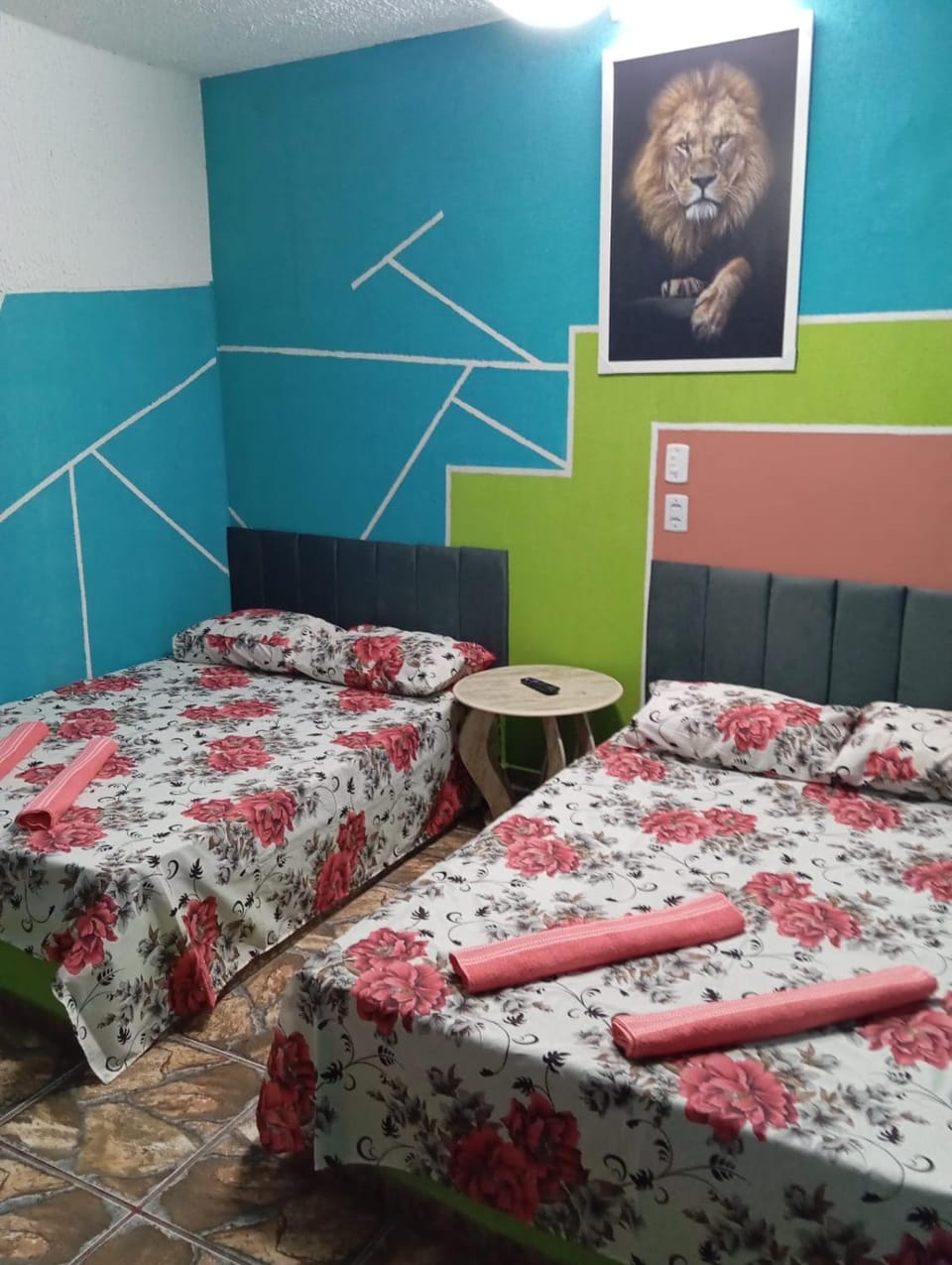Quarto, garagem, portão automático, banheiro, wi-fi, tv, frigobar e ventilador de teto Bed and Breakfast in State of São Paulo