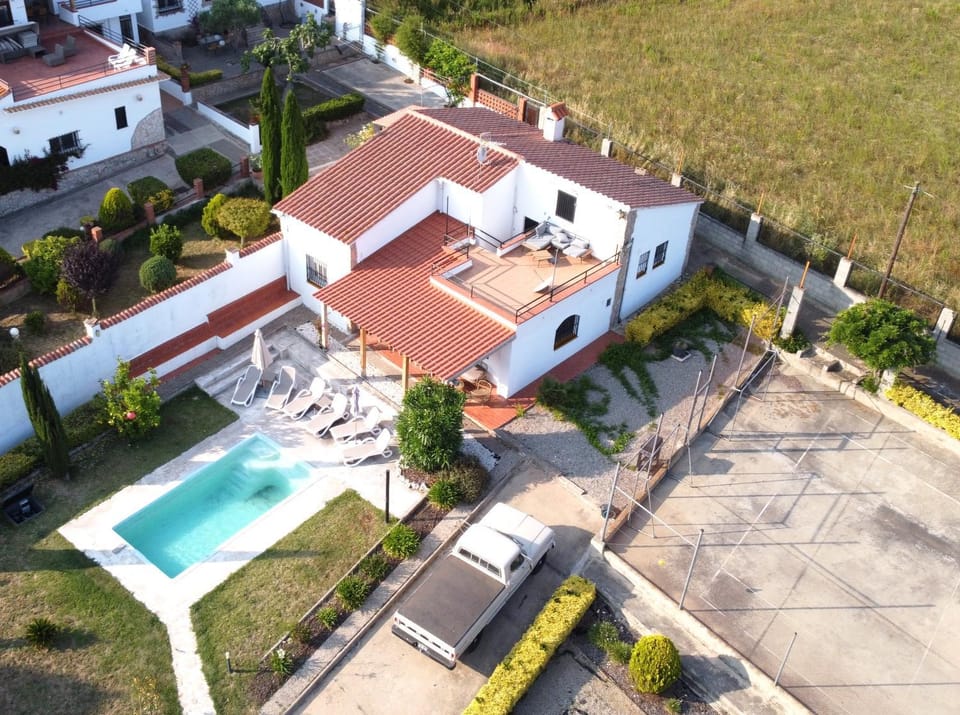 Property building, Day, Bird's eye view, Pool view, Swimming pool, sunbed