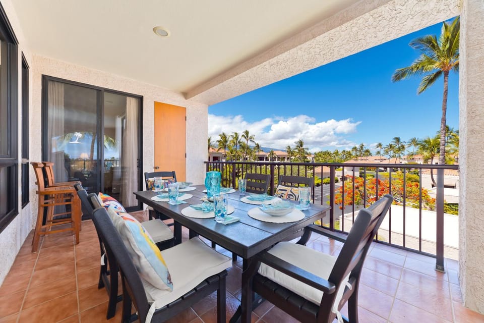 View (from property/room), Balcony/Terrace, Balcony/Terrace, Seating area, Dining area
