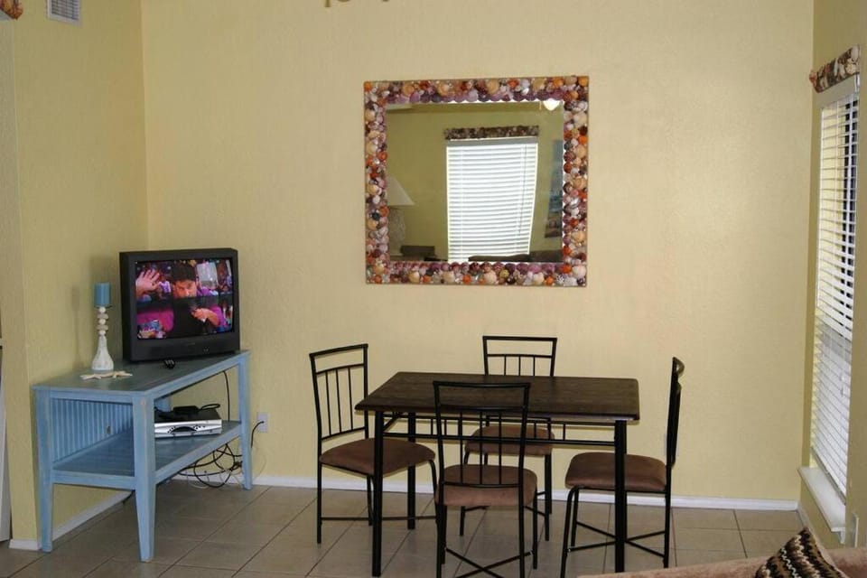 SOUTHWINDS 201 LUXURIOUS CONDO 3 minute walk to beach access Apartment in South Padre Island
