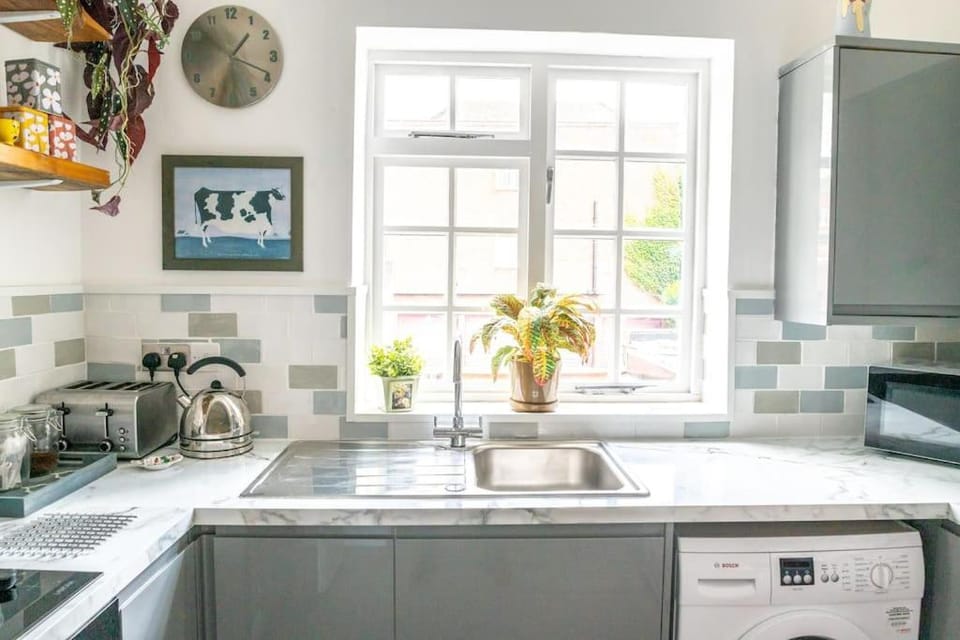 #03 The Haw thornes Sleeps 6 NEC 7mins Apartment in Metropolitan Borough of Solihull