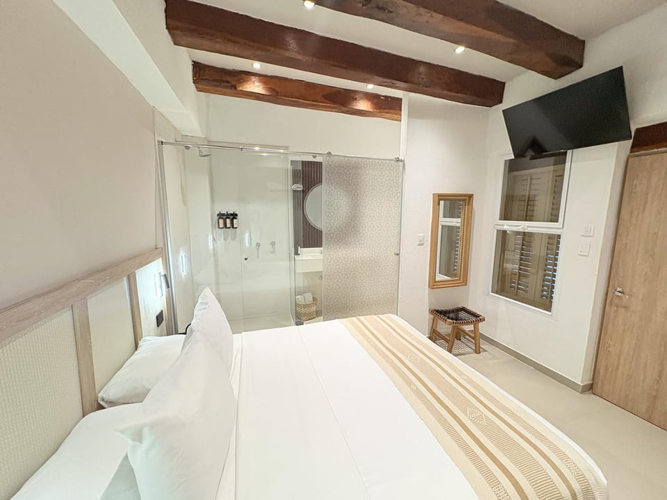 Food and drinks, Photo of the whole room, Breakfast, room service, towels, air conditioner